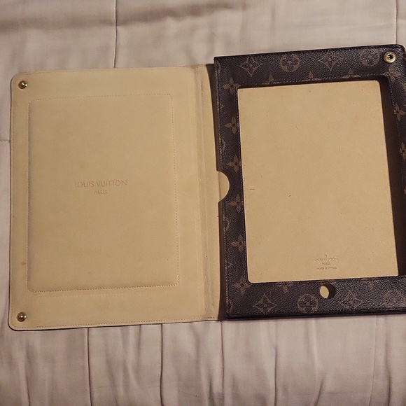 Louis Vuitton iPad holder - Picture 2 of 15